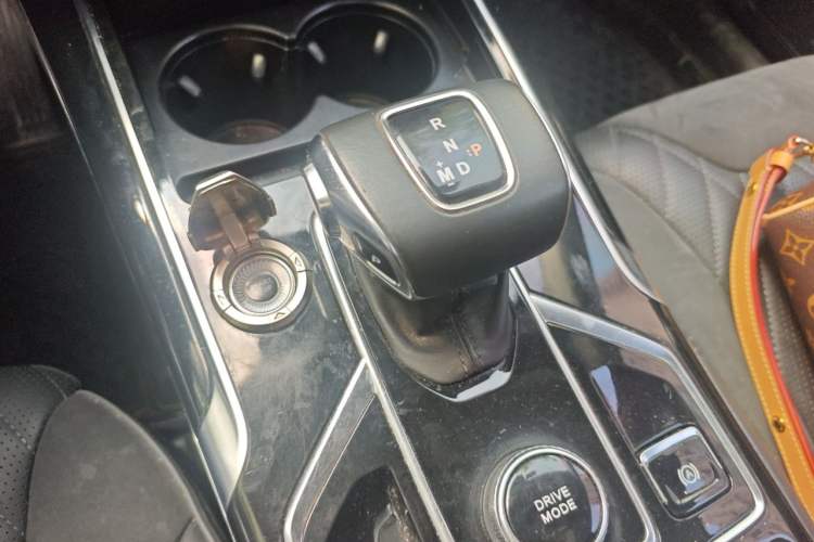 Used Hongqi HS5 2022 Revised Version 2.0T Smart Connect Flagship Edition Gear Lever