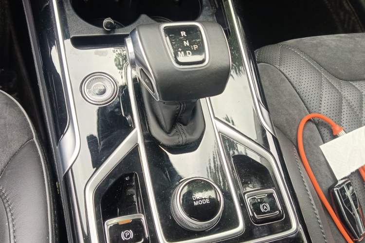 Used Hongqi HS5 2022 2.0T Smart Connect Flagship All-Wheel-Drive Version Gear Lever
