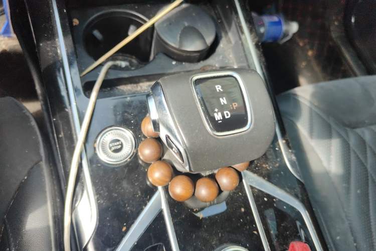 Used Hongqi HS5 2022 Facelifted Version 2.0T Smart Connect Flagship All-Wheel-Drive Edition Gear Lever