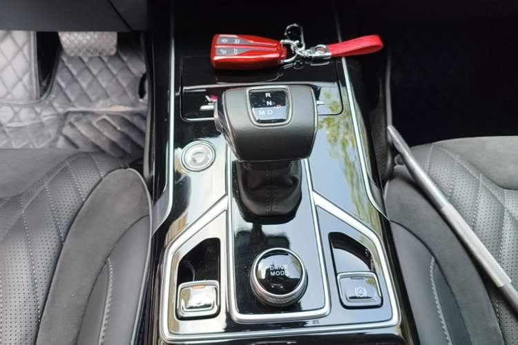 Used Hongqi HS5 2022 Facelifted Version 2.0T Smart Connect Flagship All-Wheel-Drive Edition Gear Lever