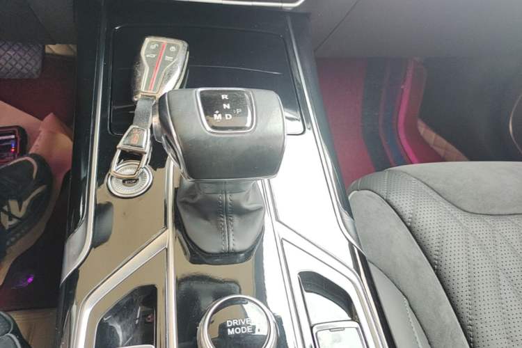 Used Hongqi HS5 2022 Revised Version 2.0T Smart Connect Flagship Edition Gear Lever