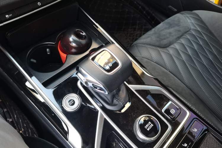 Used Hongqi HS5 2022 2.0T Smart Connect Flagship All-Wheel-Drive Version Gear Lever