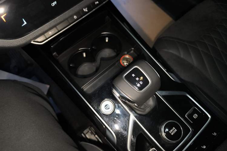 Used Hongqi HS5 2022 Facelifted Version 2.0T Smart Connect Flagship All-Wheel-Drive Edition Gear Lever