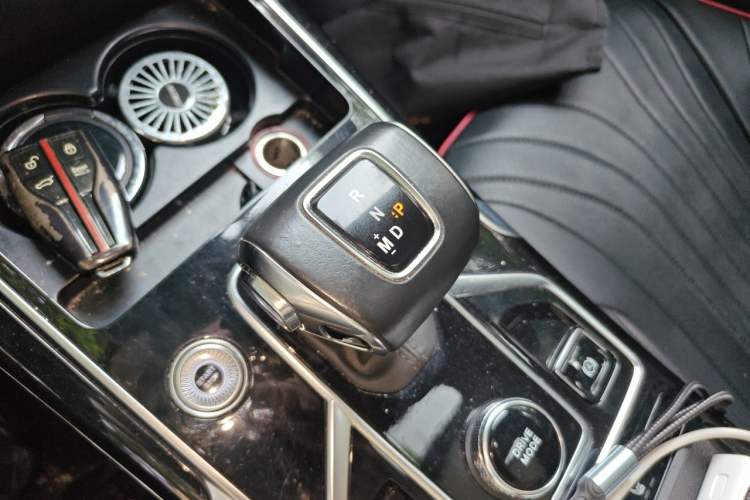 Used Hongqi HS5 2022 Revised Version 2.0T Smart Connect Flagship Edition Gear Lever