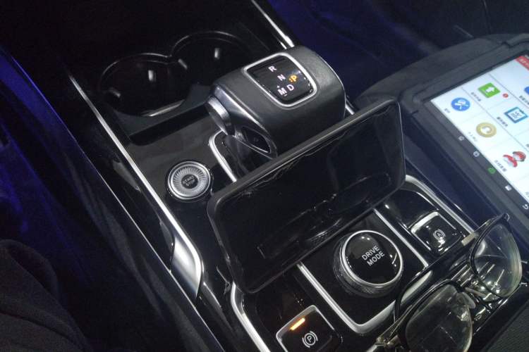 Used Hongqi HS5 2022 Revised Version 2.0T Smart Connect Flagship Edition Gear Lever