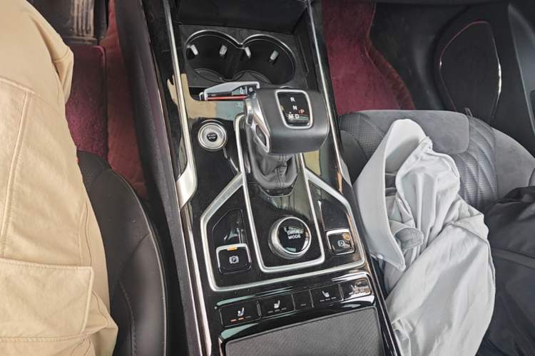Used Hongqi HS5 2022 Revised Version 2.0T Smart Connect Flagship Edition Gear Lever