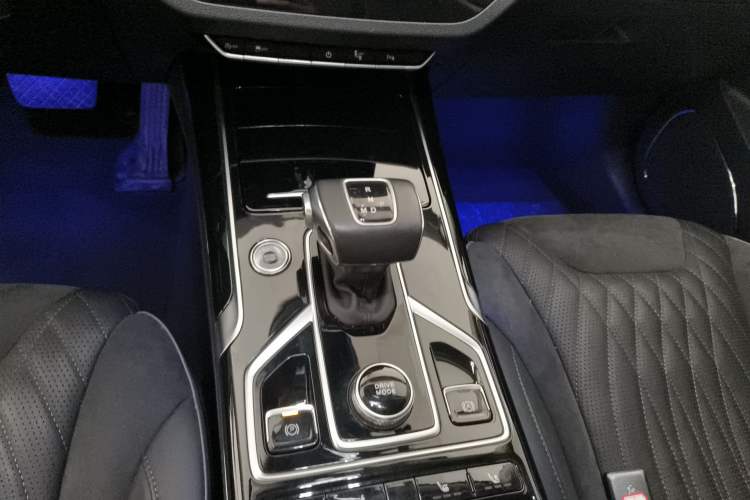 Used Hongqi HS5 2022 Revised Version 2.0T Smart Connect Flagship Edition Gear Lever