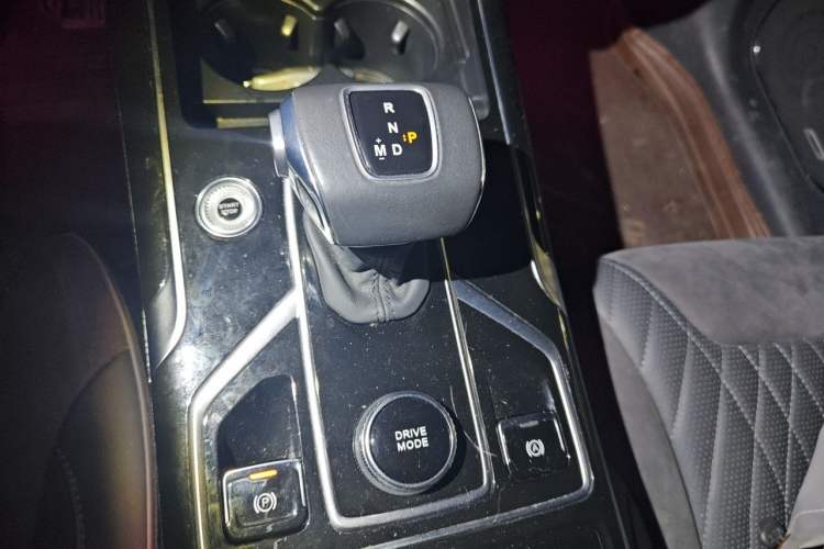 Used Hongqi HS5 2022 Revised Version 2.0T Smart Connect Flagship Edition Gear Lever