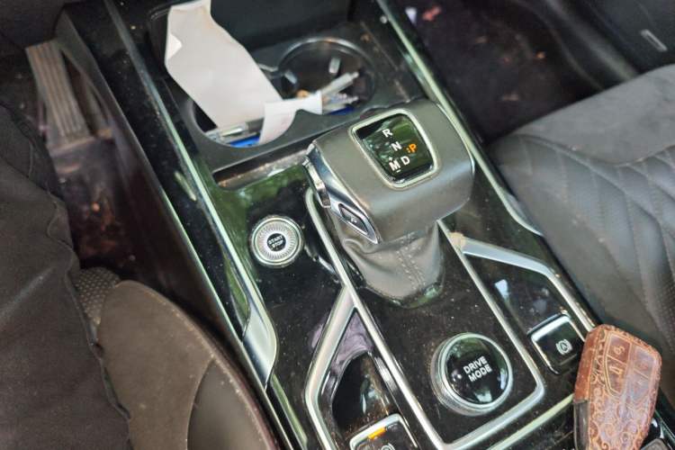 Used Hongqi HS5 2022 Revised Version 2.0T Smart Connect Flagship Edition Gear Lever