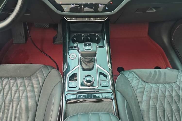 Used Hongqi HS5 2022 Facelifted Version 2.0T Smart Connect Flagship All-Wheel-Drive Edition Gear Lever