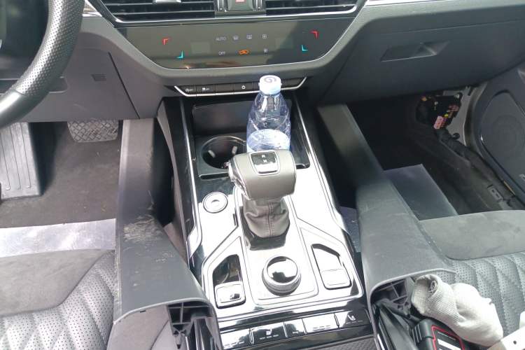 Used Hongqi HS5 2022 Revised Version 2.0T Smart Connect Flagship Edition Gear Lever