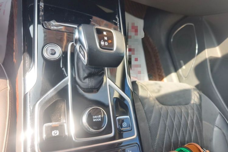Used Hongqi HS5 2022 Facelifted Version 2.0T Smart Connect Flagship All-Wheel-Drive Edition Gear Lever
