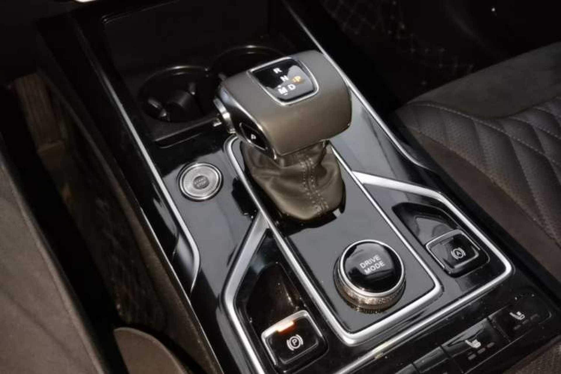 Used Hongqi HS5 2022 Facelifted Version 2.0T Smart Connect Flagship All-Wheel-Drive Edition Gear Lever