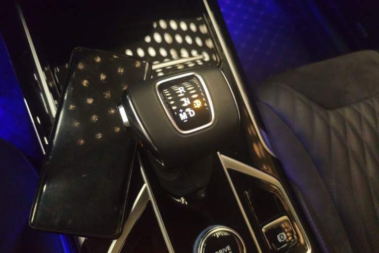 Used Hongqi HS5 2022 2.0T Smart Connect Flagship All-Wheel-Drive Version Gear Lever