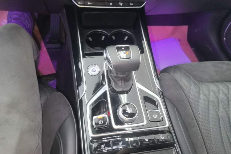 Used Hongqi HS5 2022 Revised Version 2.0T Smart Connect Flagship Edition Gear Lever
