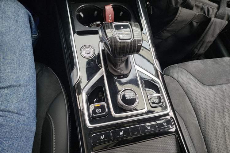 Used Hongqi HS5 2022 Revised Version 2.0T Smart Connect Flagship Edition Gear Lever