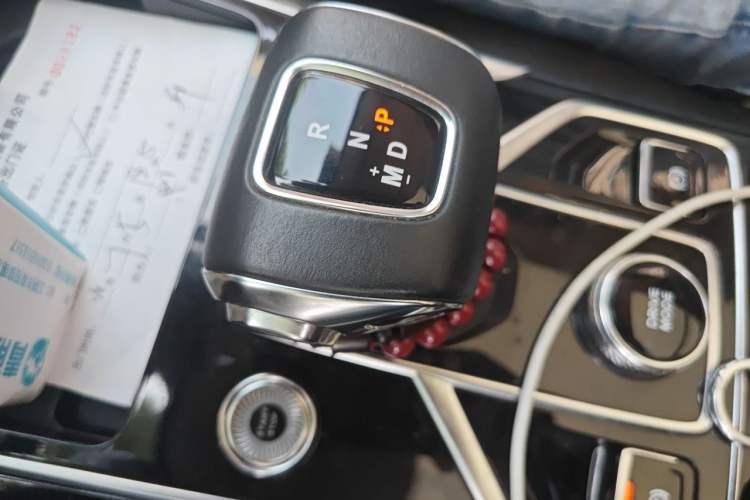 Used Hongqi HS5 2022 Facelifted Version 2.0T Smart Connect Flagship All-Wheel-Drive Edition Gear Lever