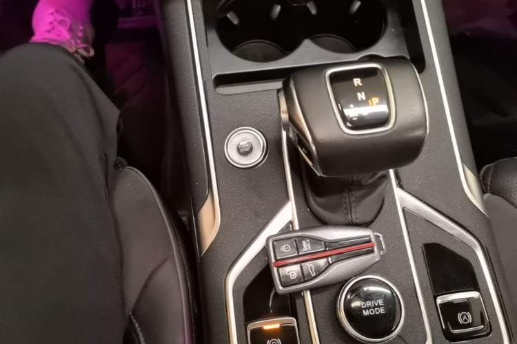 Used Hongqi HS5 2022 Revised Version 2.0T Smart Connect Flagship Edition Gear Lever
