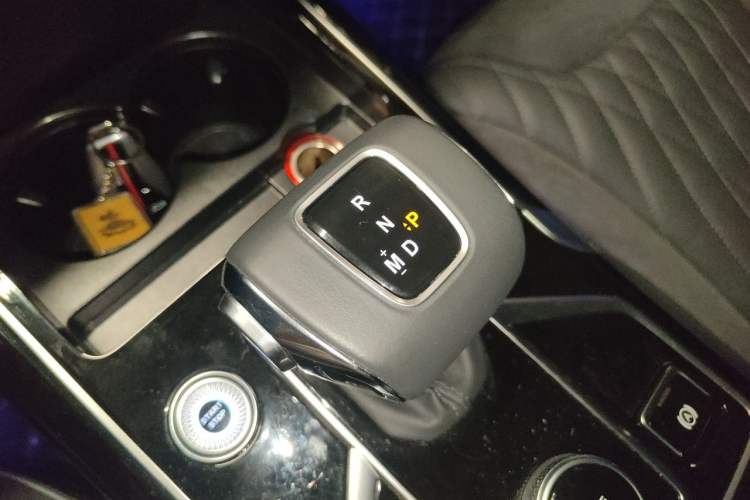 Used Hongqi HS5 2022 Revised Version 2.0T Smart Connect Flagship Edition Gear Lever