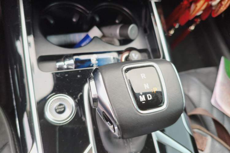 Used Hongqi HS5 2022 Revised Version 2.0T Smart Connect Flagship Edition Gear Lever