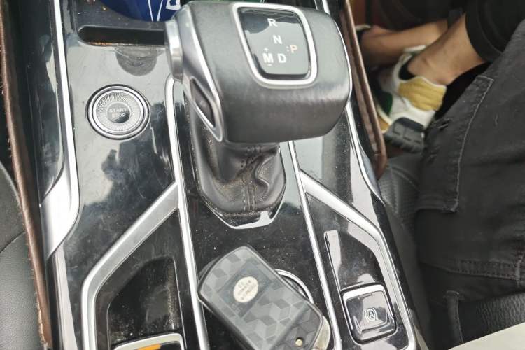 Used Hongqi HS5 2022 Revised Version 2.0T Smart Connect Flagship Edition Gear Lever