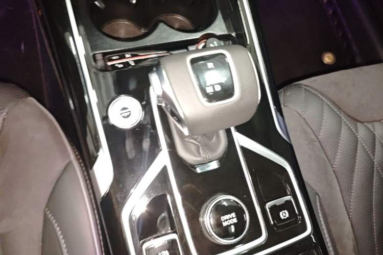 Used Hongqi HS5 2022 Revised Version 2.0T Smart Connect Flagship Edition Gear Lever