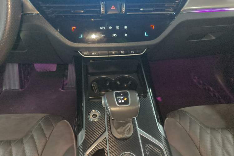 Used Hongqi HS5 2022 Revised Version 2.0T Smart Connect Flagship Edition Gear Lever