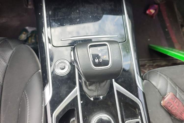 Used Hongqi HS5 2022 Revised Version 2.0T Smart Connect Flagship Edition Gear Lever