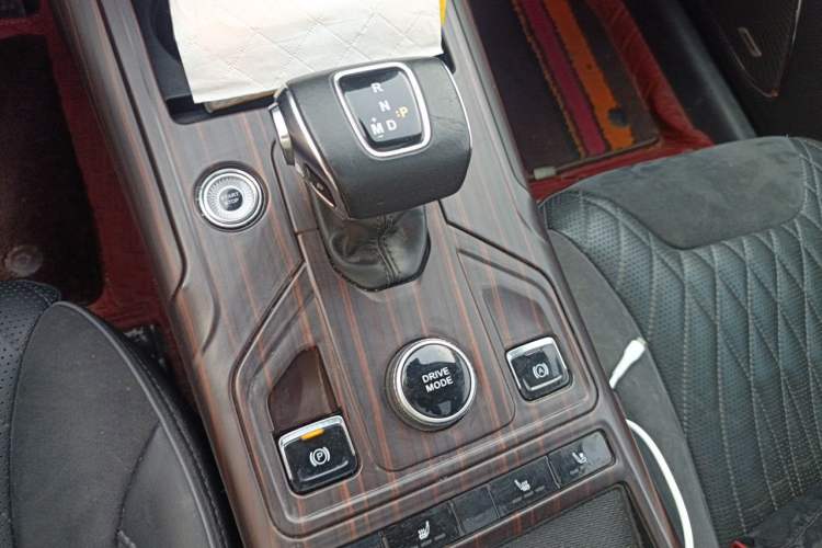 Used Hongqi HS5 2022 Revised Version 2.0T Smart Connect Flagship Edition Gear Lever