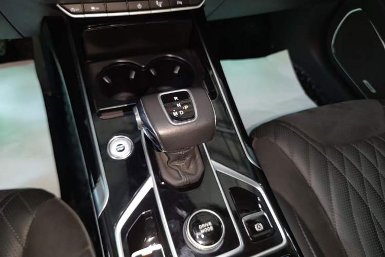 Used Hongqi HS5 2022 Facelifted Version 2.0T Smart Connect Flagship All-Wheel-Drive Edition Gear Lever
