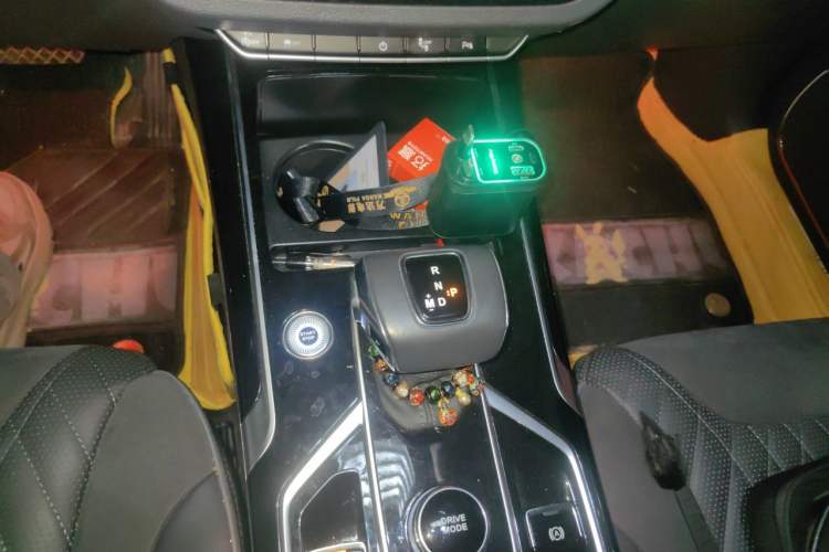 Used Hongqi HS5 2022 Facelifted Version 2.0T Smart Connect Flagship All-Wheel-Drive Edition Gear Lever