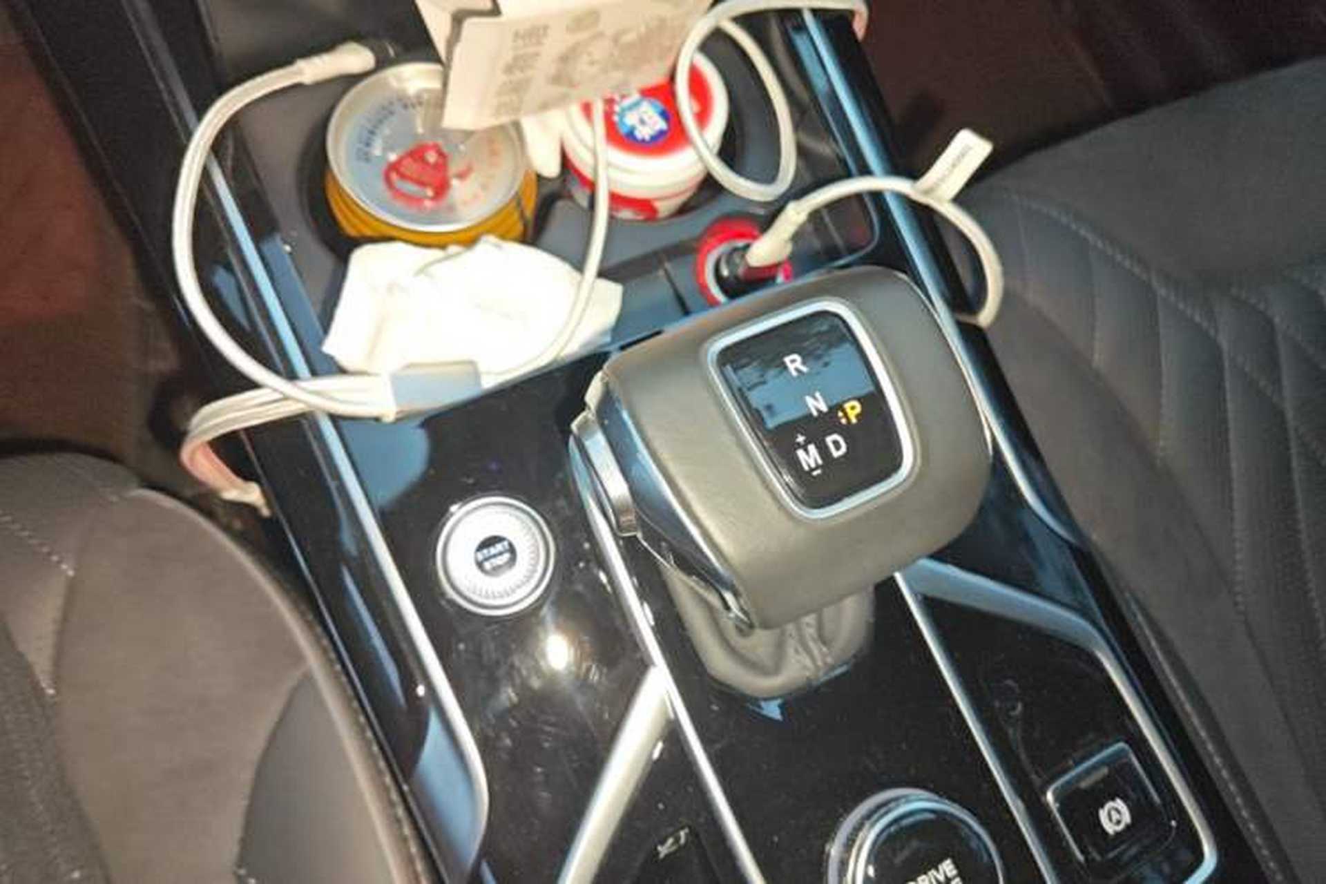 Used Hongqi HS5 2022 Facelifted Version 2.0T Smart Connect Flagship All-Wheel-Drive Edition Gear Lever
