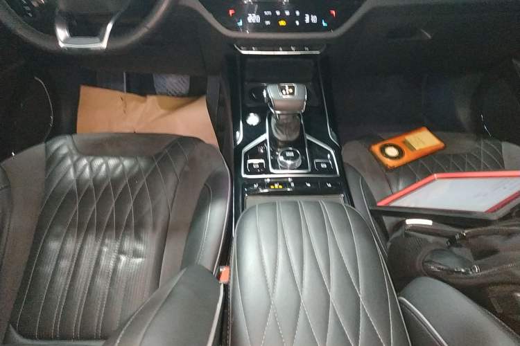 Used Hongqi HS5 2022 2.0T Smart Connect Flagship All-Wheel-Drive Version Gear Lever