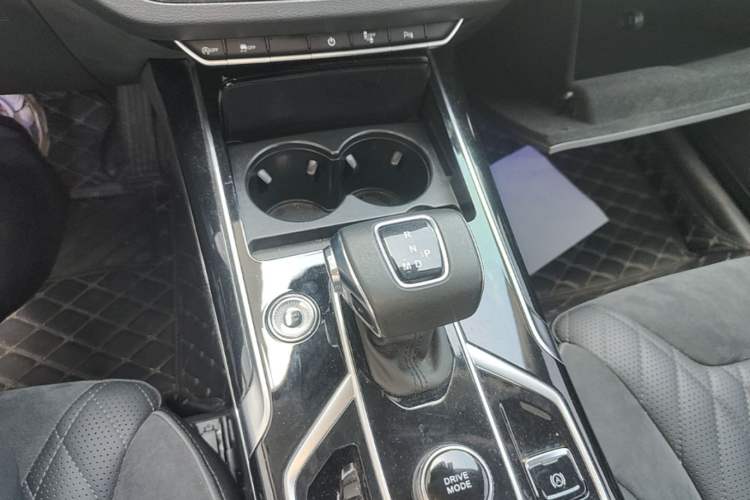 Used Hongqi HS5 2022 Revised Version 2.0T Smart Connect Flagship Edition Gear Lever