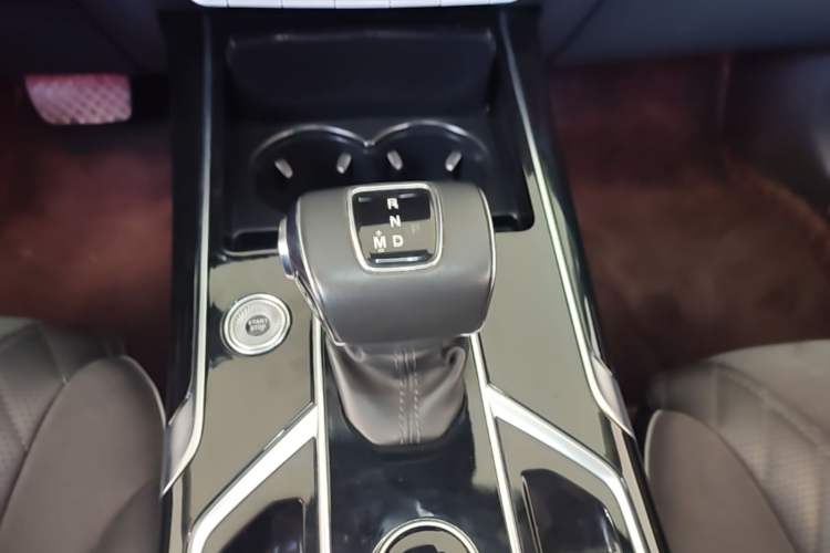 Used Hongqi HS5 2022 Facelifted Version 2.0T Smart Connect Flagship All-Wheel-Drive Edition Gear Lever