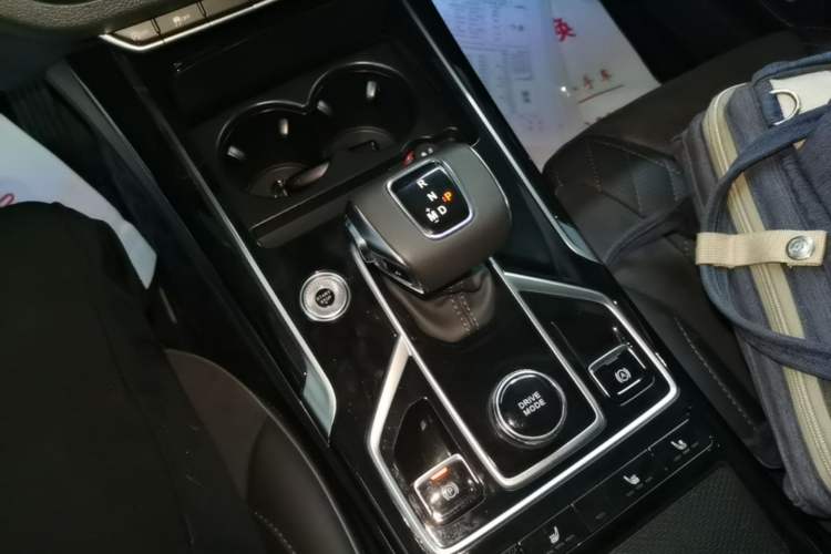 Used Hongqi HS5 2022 Revised Version 2.0T Smart Connect Flagship Edition Gear Lever