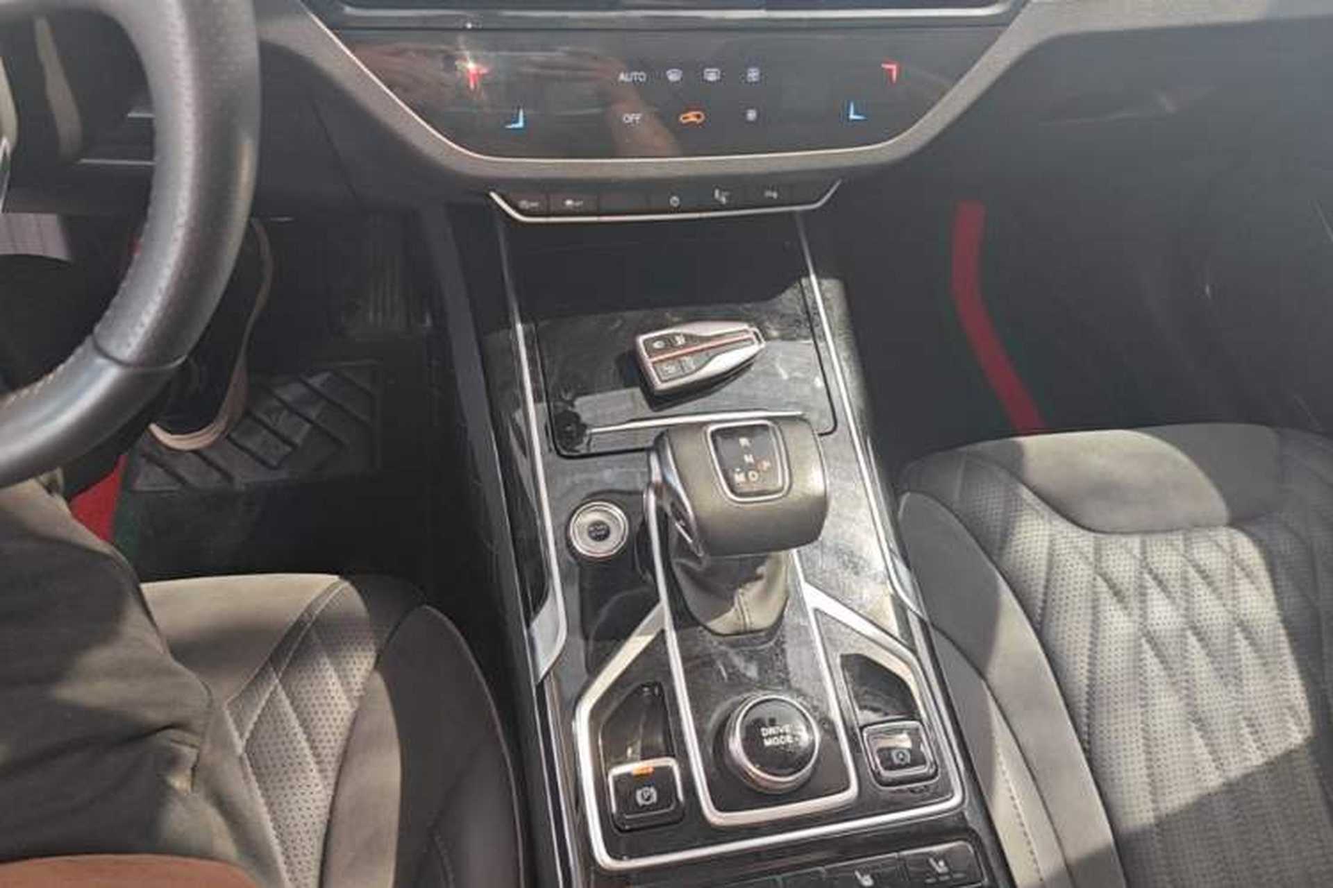 Used Hongqi HS5 2022 Facelifted Version 2.0T Smart Connect Flagship All-Wheel-Drive Edition Gear Lever