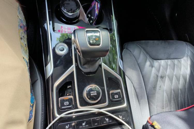 Used Hongqi HS5 2022 Revised Version 2.0T Smart Connect Flagship Edition Gear Lever