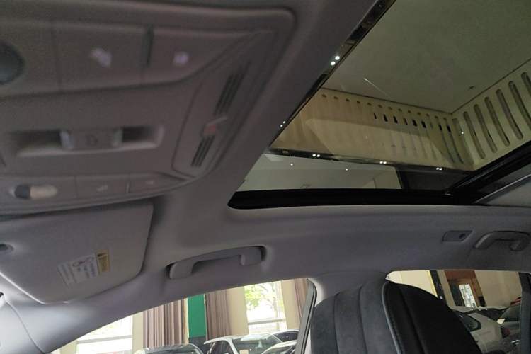 Used Hongqi HS5 2022 Revised Version 2.0T Smart Connect Flagship Edition Headliner