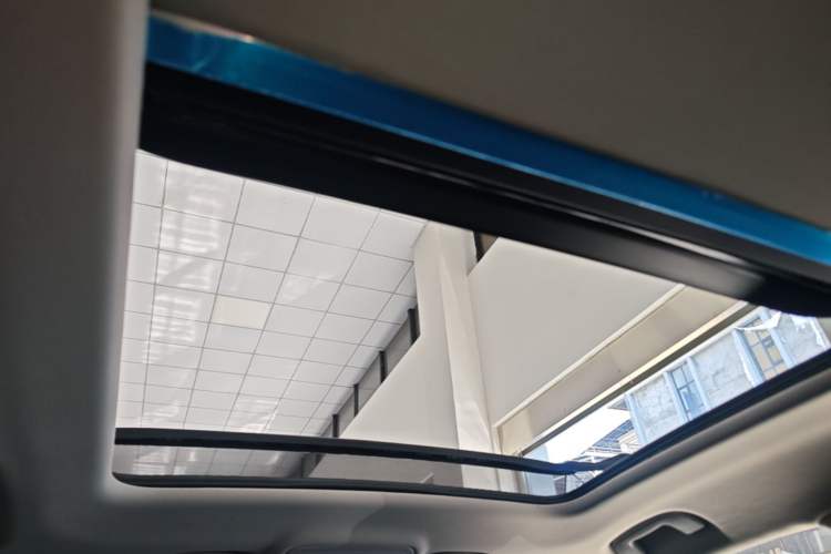 Used Hongqi HS5 2022 Facelifted Version 2.0T Smart Connect Flagship All-Wheel-Drive Edition Headliner