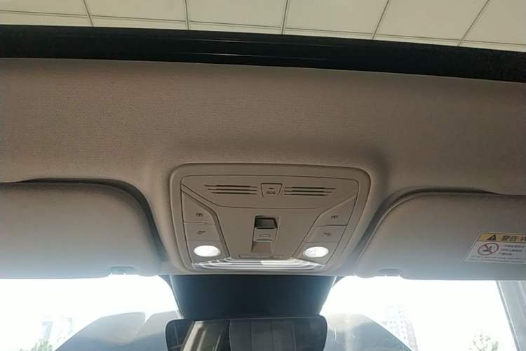 Used Hongqi HS5 2022 Facelifted Version 2.0T Smart Connect Flagship All-Wheel-Drive Edition Headliner