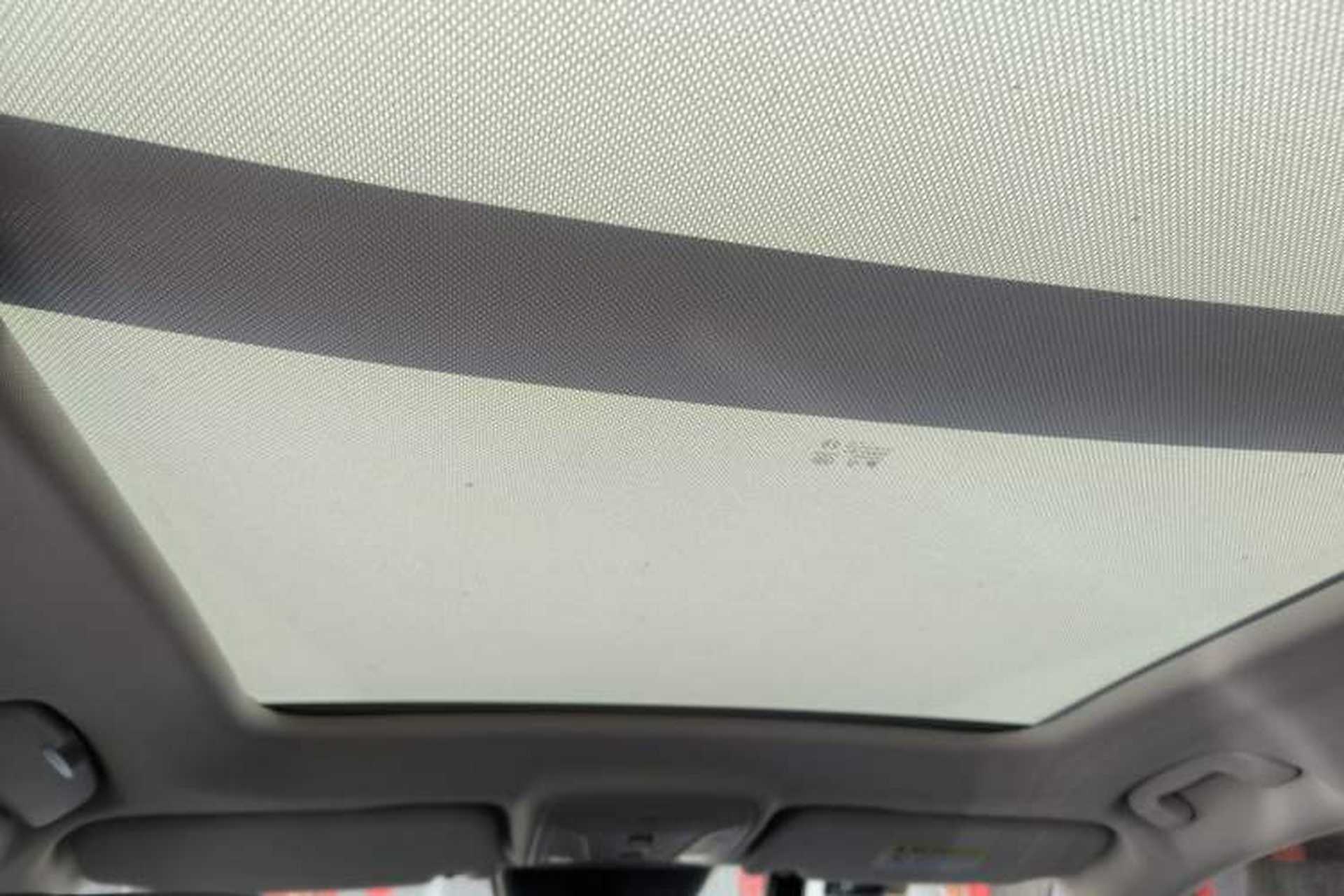 Used Hongqi HS5 2022 Facelifted Version 2.0T Smart Connect Flagship All-Wheel-Drive Edition Headliner