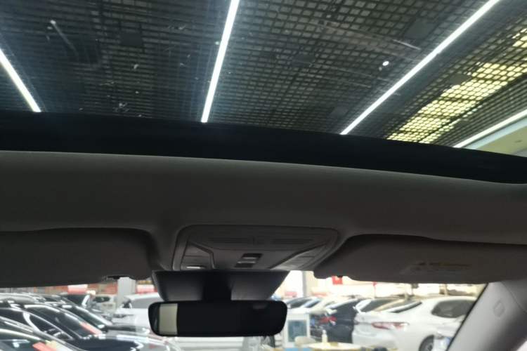 Used Hongqi HS5 2022 Facelifted Version 2.0T Smart Connect Flagship All-Wheel-Drive Edition Headliner