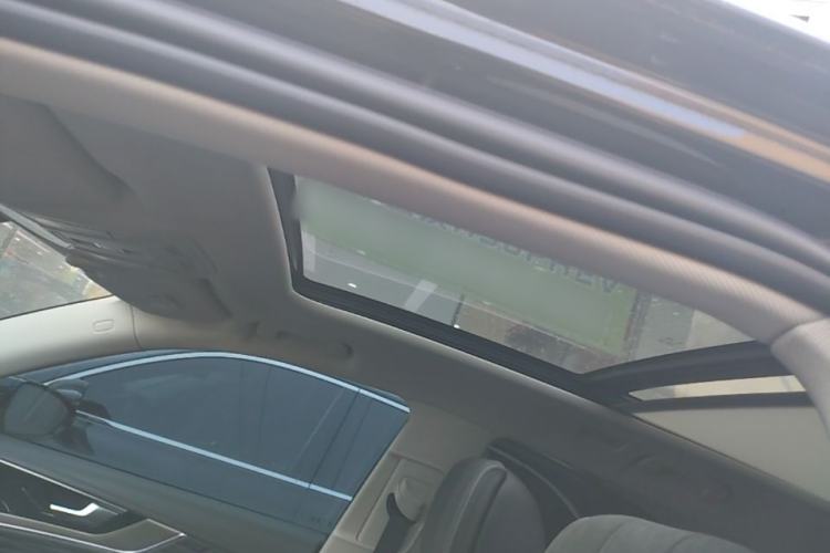 Used Hongqi HS5 2022 Facelifted Version 2.0T Smart Connect Flagship All-Wheel-Drive Edition Headliner