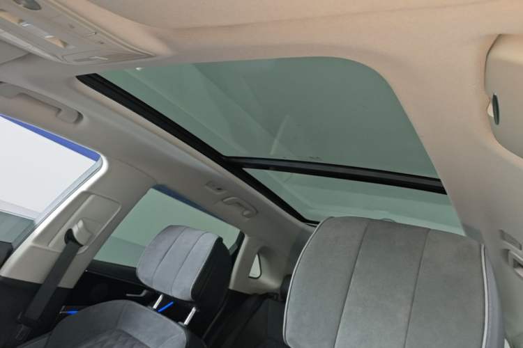 Used Hongqi HS5 2022 Facelifted Version 2.0T Smart Connect Flagship All-Wheel-Drive Edition Headliner