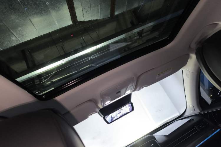Used Hongqi HS5 2022 Facelifted Version 2.0T Smart Connect Flagship All-Wheel-Drive Edition Headliner