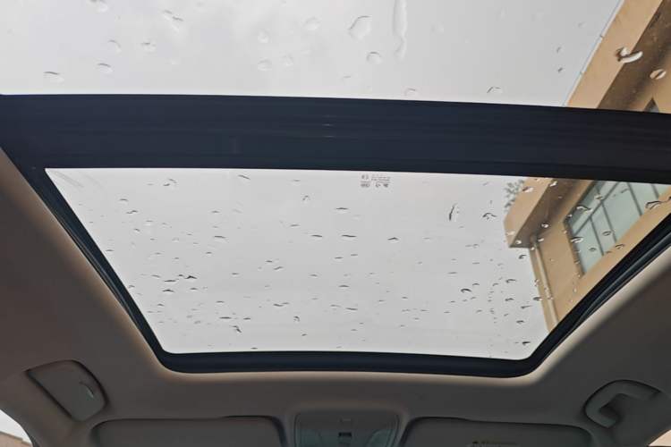 Used Hongqi HS5 2022 Facelifted Version 2.0T Smart Connect Flagship All-Wheel-Drive Edition Headliner