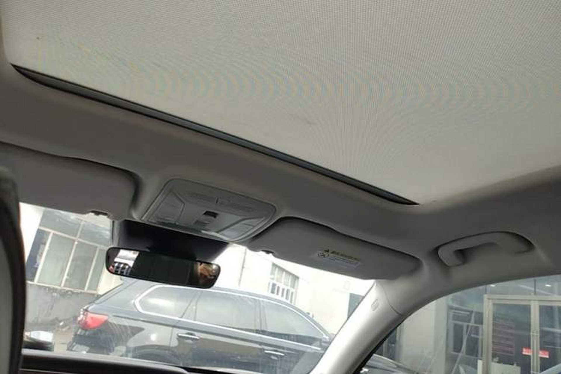 Used Hongqi HS5 2022 Facelifted Version 2.0T Smart Connect Flagship All-Wheel-Drive Edition Headliner