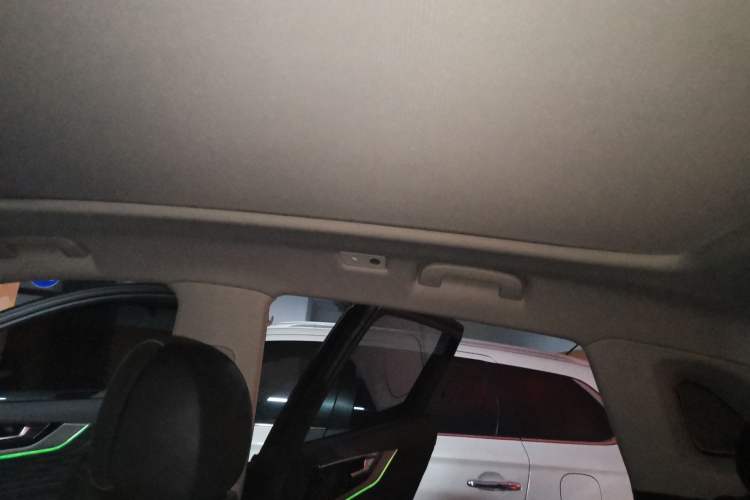 Used Hongqi HS5 2022 2.0T Smart Connect Flagship All-Wheel-Drive Version Headliner