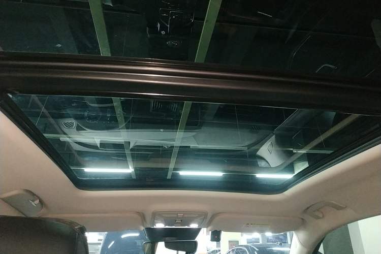 Used Hongqi HS5 2022 2.0T Smart Connect Flagship All-Wheel-Drive Version Headliner